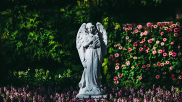 unique garden statues