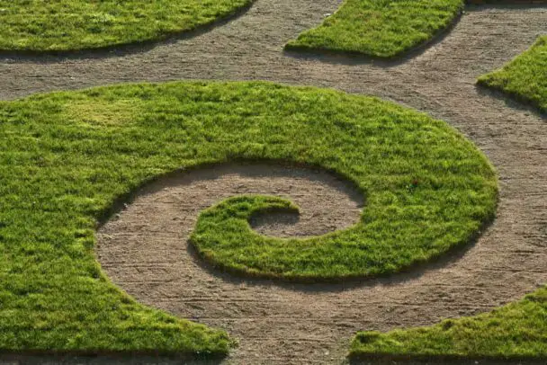 8 Lawn Mowing Patterns Your Neighbors Will Envy
